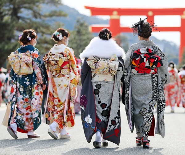 phan-biet-kimono-va-yukana